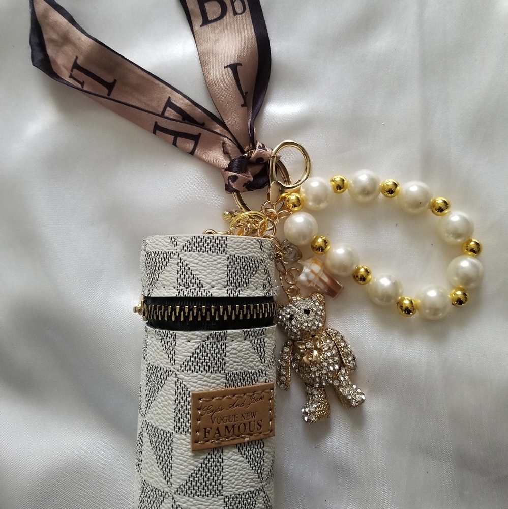 *NWT* Chunky White & Gold Bear Keychain